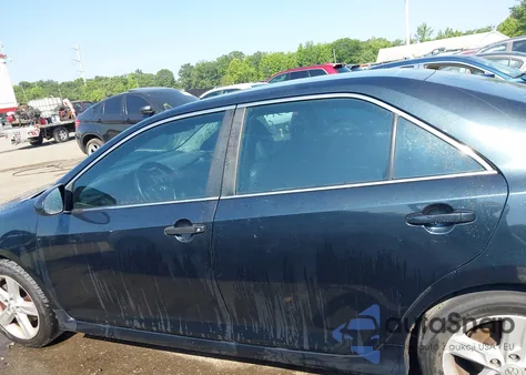 2013 Toyota Camry Se z USA, uszkodzony, nr VIN 4T1BF1FK6DU700542